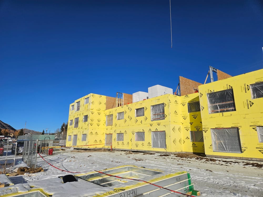Side view of apartments during panel and bathroom pod installation