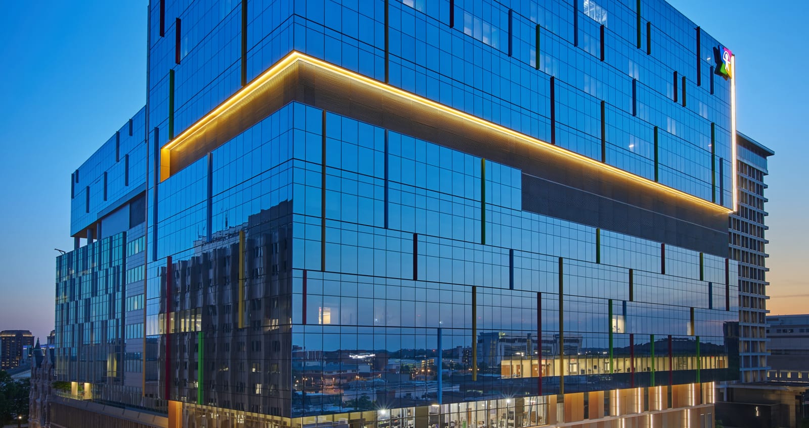 Dusk photo of VCU Children's Hospital of Richmond