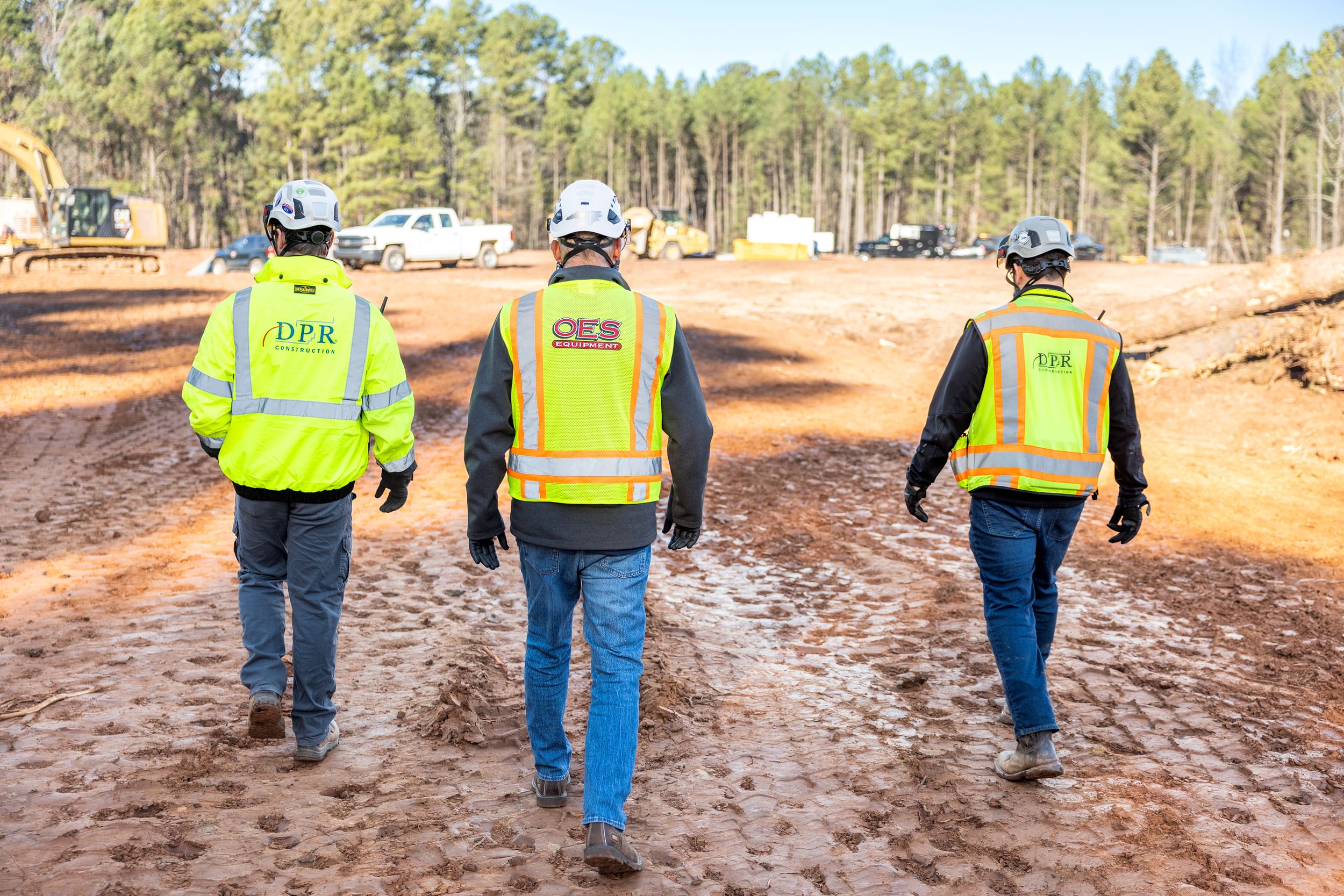 workers with dpr and oes safety vests