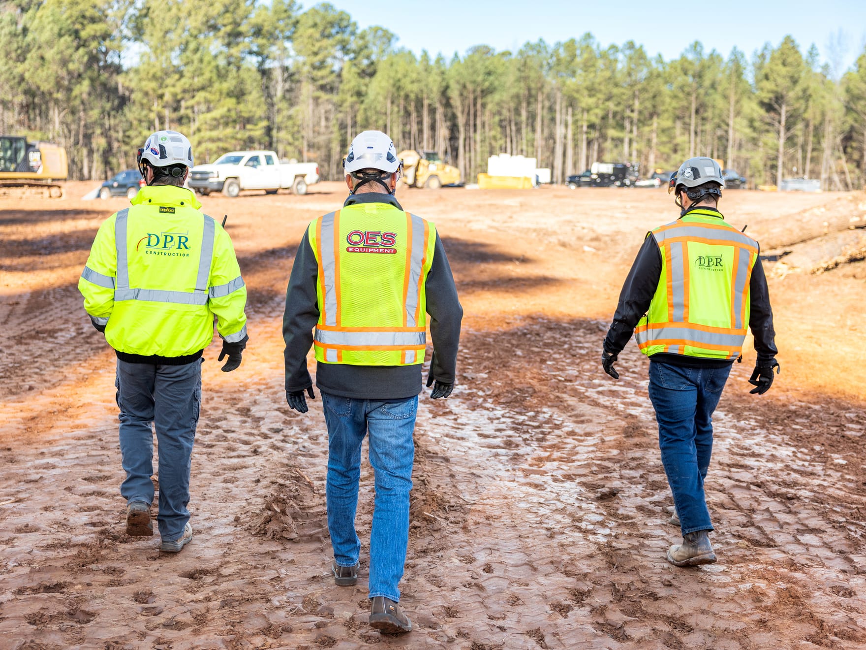 workers with dpr and oes safety vests
