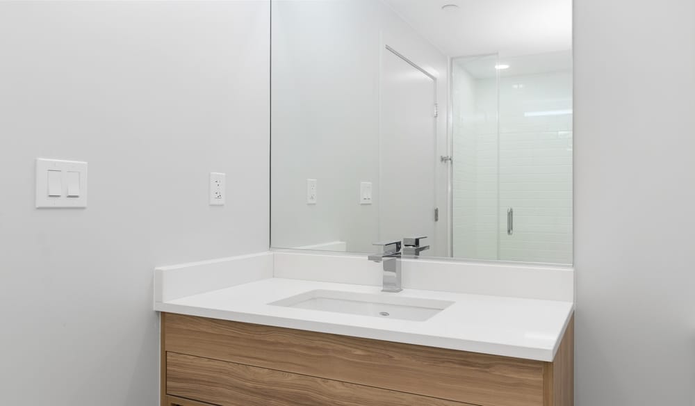 Fancy bathroom white vanity